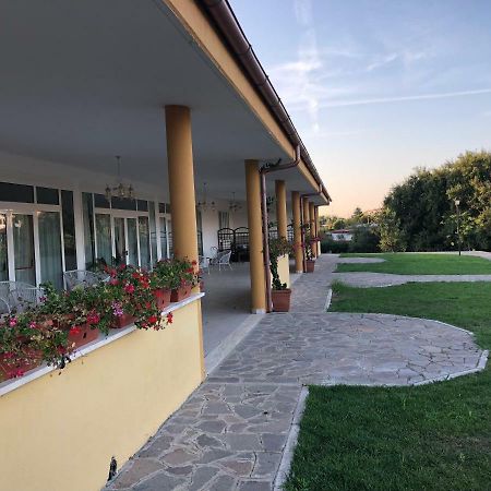 אפריליה Agriturismo "Lo Zafferano" מראה חיצוני תמונה