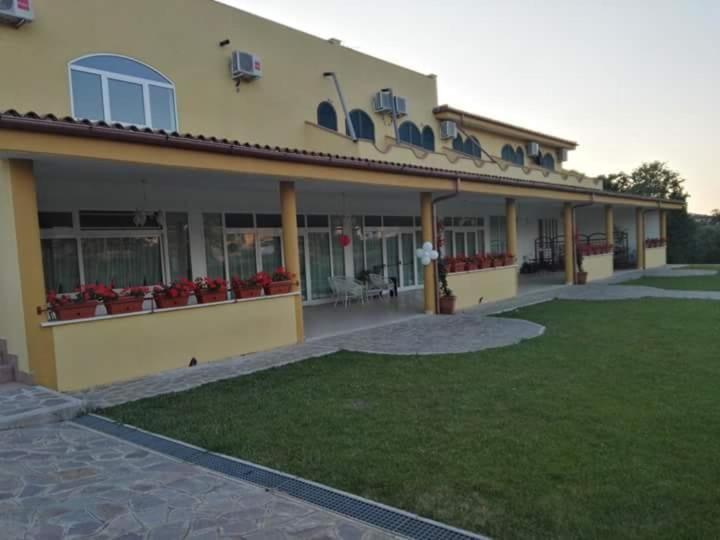 אפריליה Agriturismo "Lo Zafferano" מראה חיצוני תמונה
