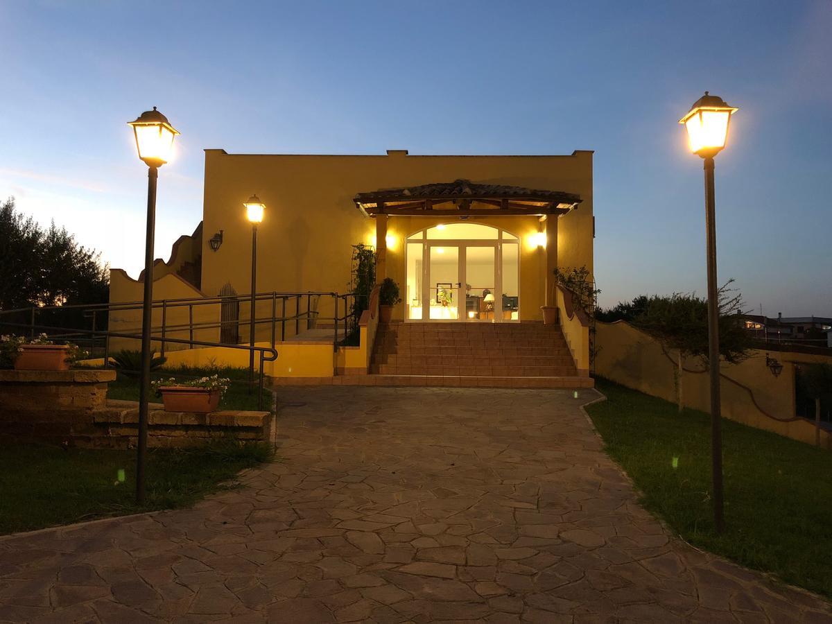 אפריליה Agriturismo "Lo Zafferano" מראה חיצוני תמונה