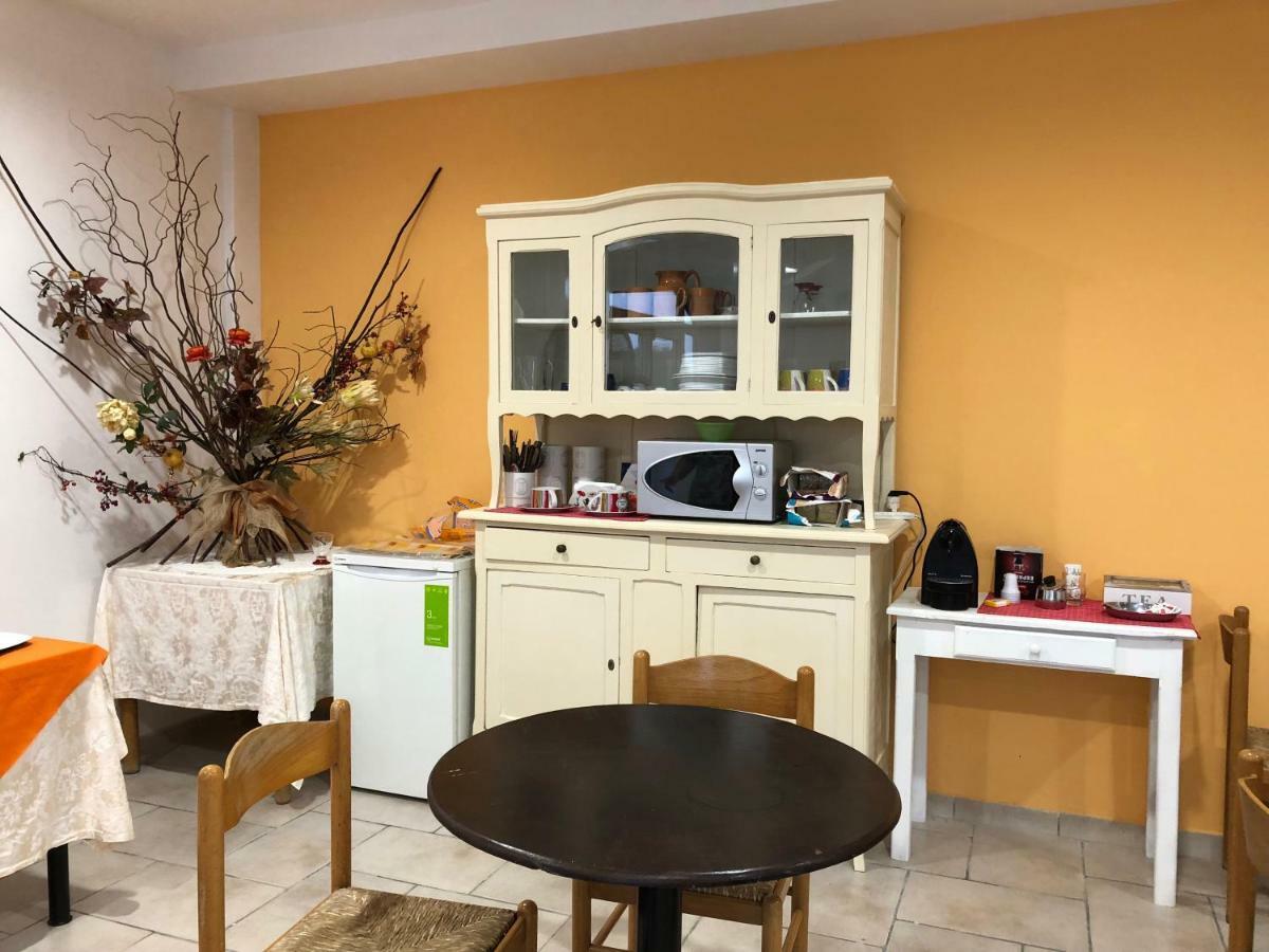 אפריליה Agriturismo "Lo Zafferano" מראה חיצוני תמונה