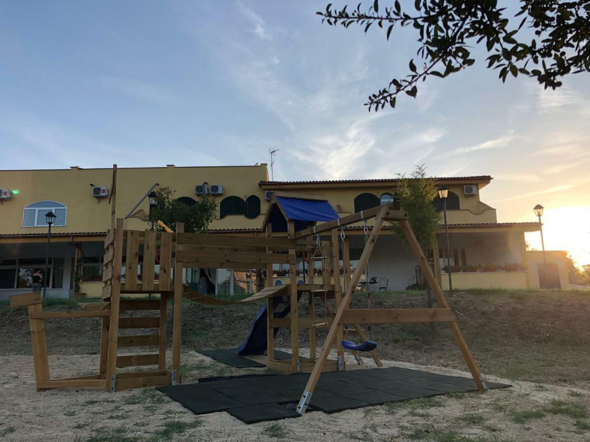 אפריליה Agriturismo "Lo Zafferano" מראה חיצוני תמונה