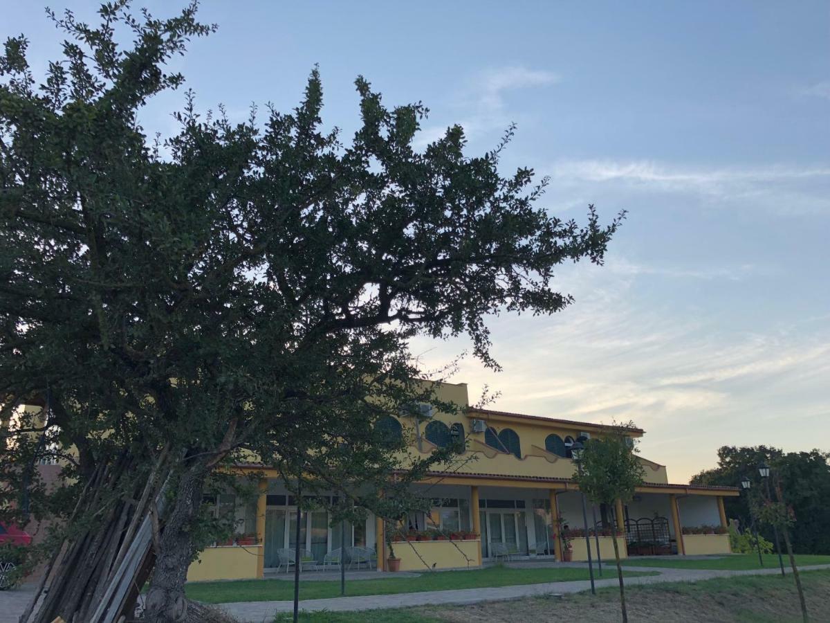 אפריליה Agriturismo "Lo Zafferano" מראה חיצוני תמונה