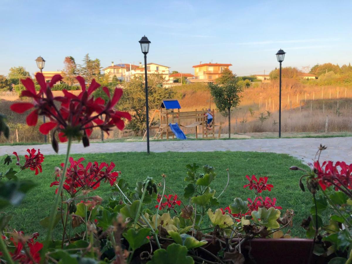אפריליה Agriturismo "Lo Zafferano" מראה חיצוני תמונה